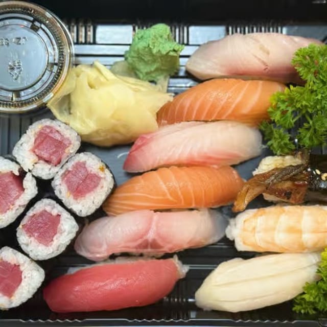Sushi Deluxe Entree.